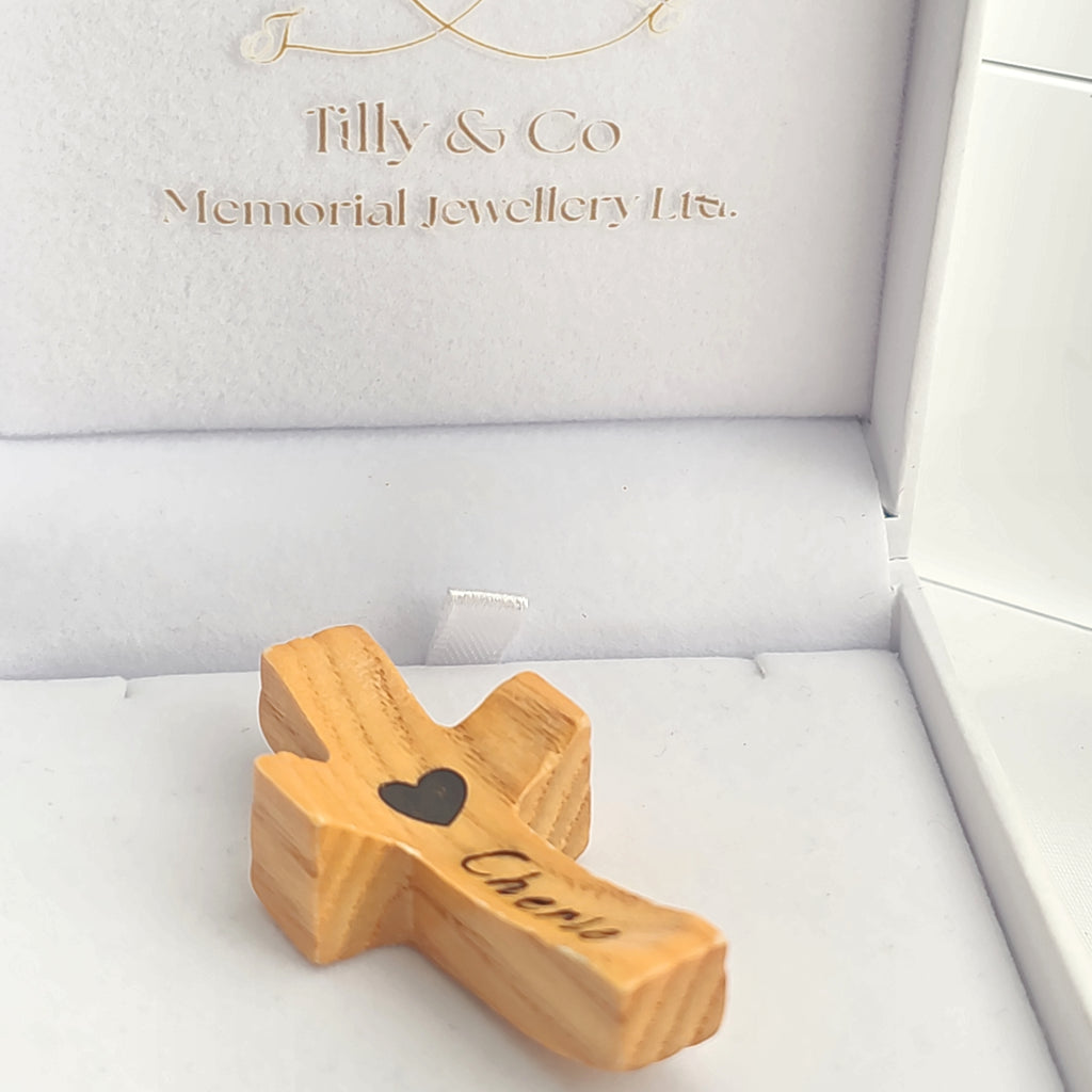 The 'Comforting Cross' Personalised Remembrance Keepsake image 0