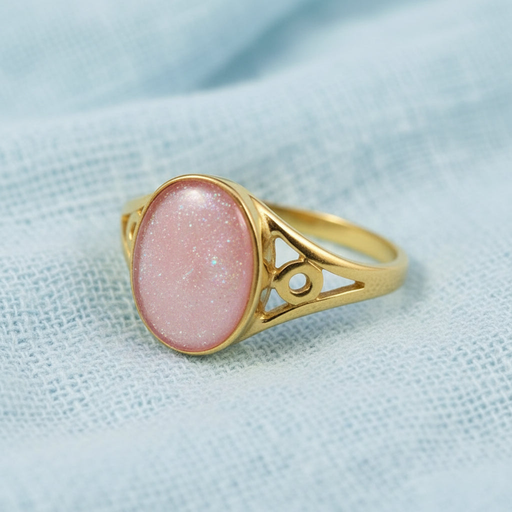 Celestia 9ct Gold Oval Detailed Memorial Ring