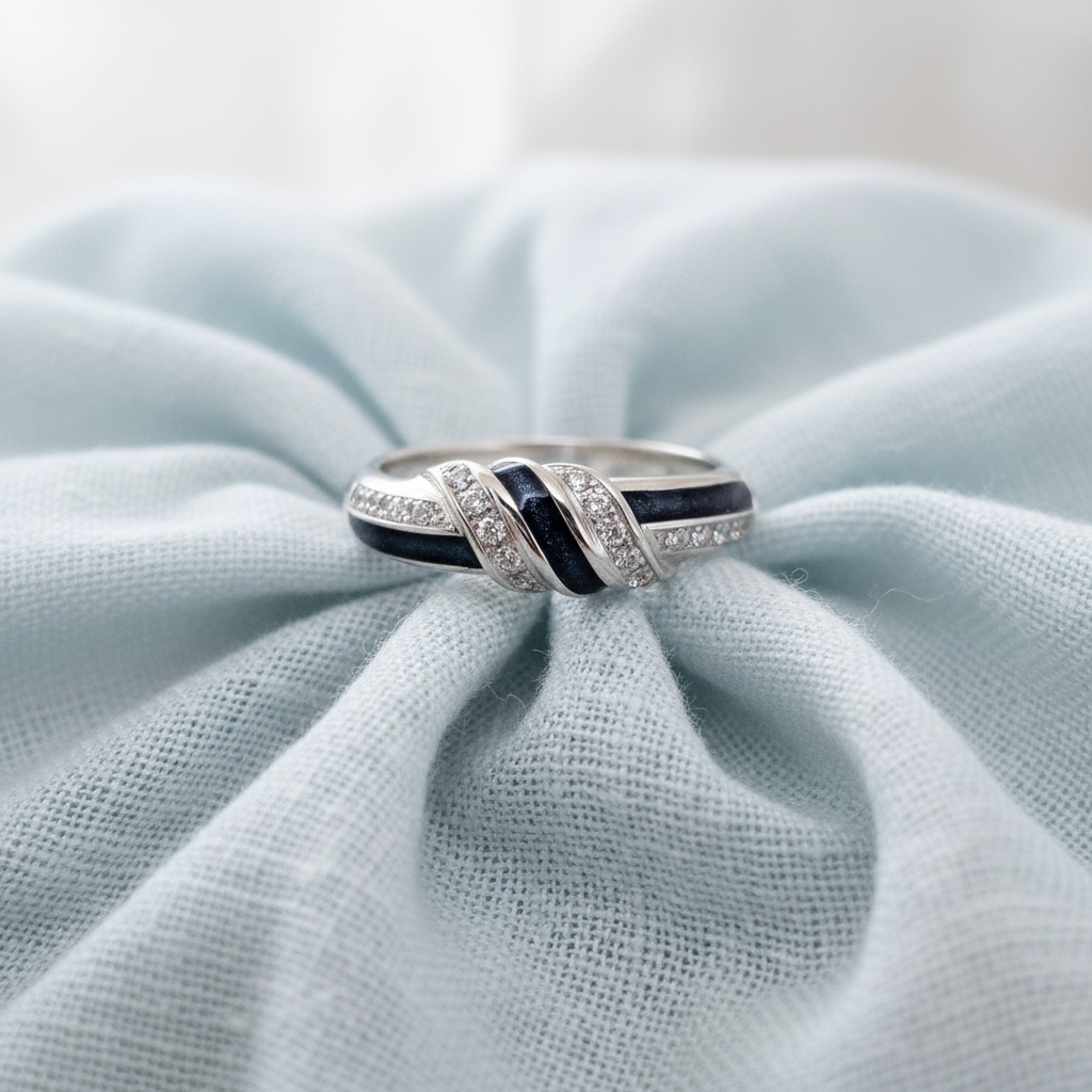 Forever Entwined' Sterling Silver Diamanté Memorial Ring.