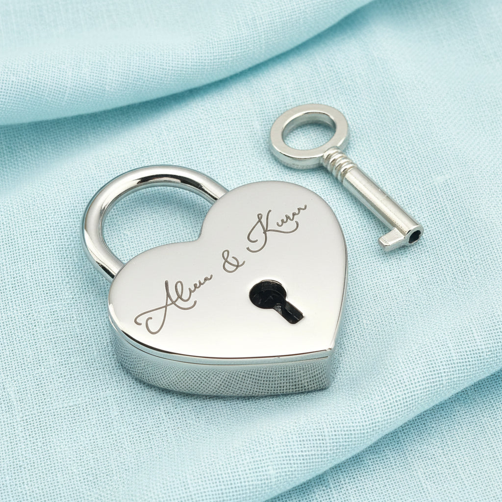 The' Everlock' Heart Keepsake. Padlock Couples traveling to a romantic destination.