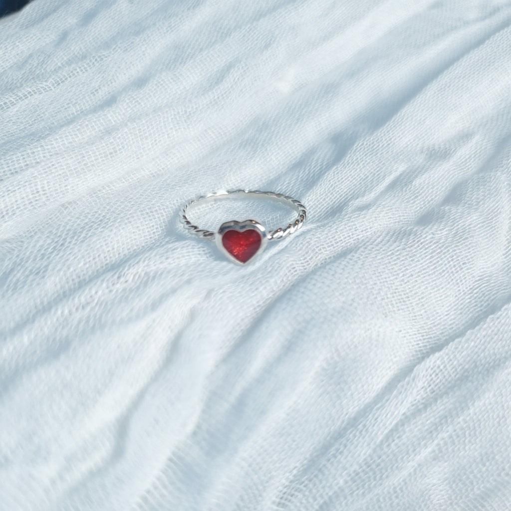 The Everly Heart Twist' Sterling Silver Memorial Ring