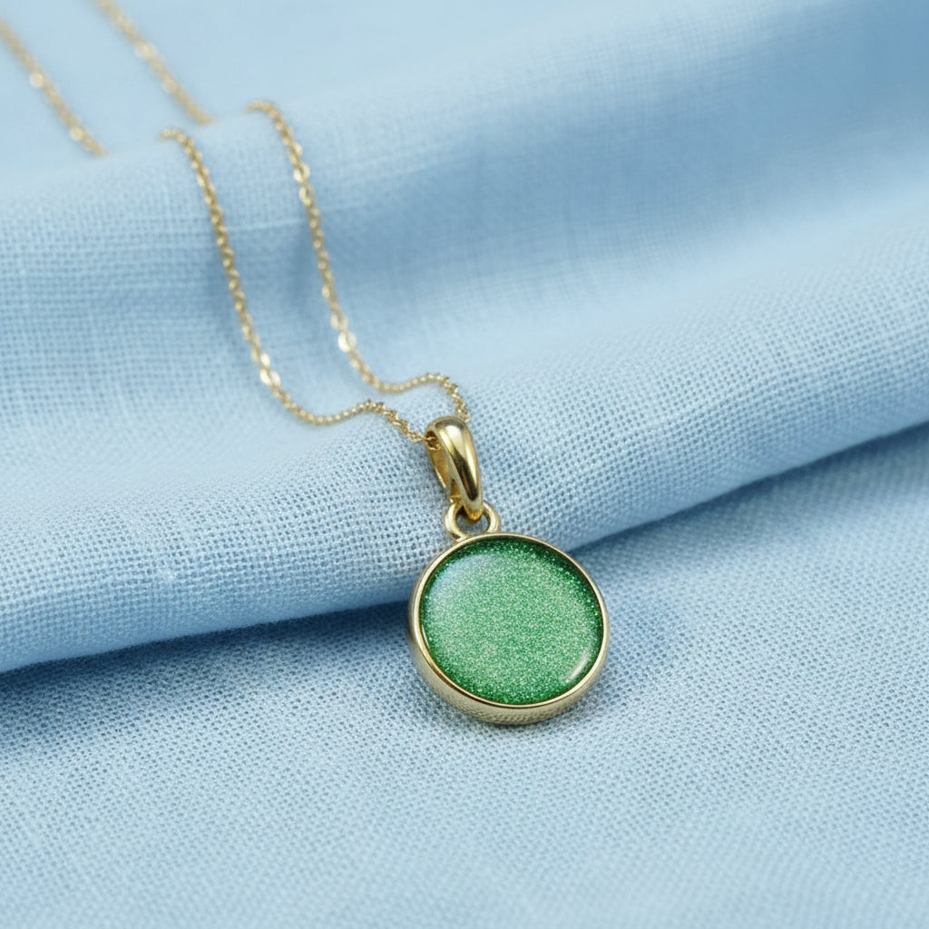 circle 9ct gold pendant
